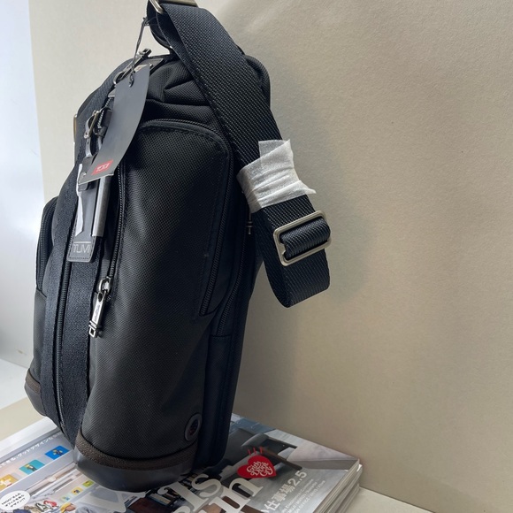 (new+tag) Tumi Higgins men’s sling pack black - Picture 11 of 15